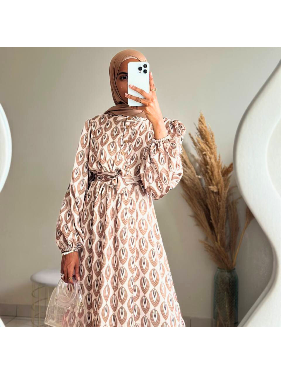 Robe longue en satin fluide imprimé kaki et doré Robe longue en satin fluide imprimé kaki et doré – Image 3