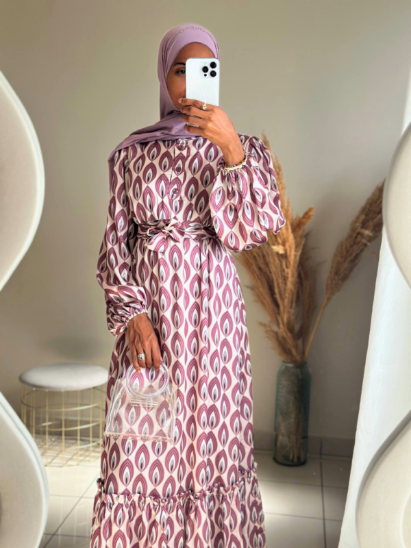 Robe longue en satin fluide imprimé prune et écru