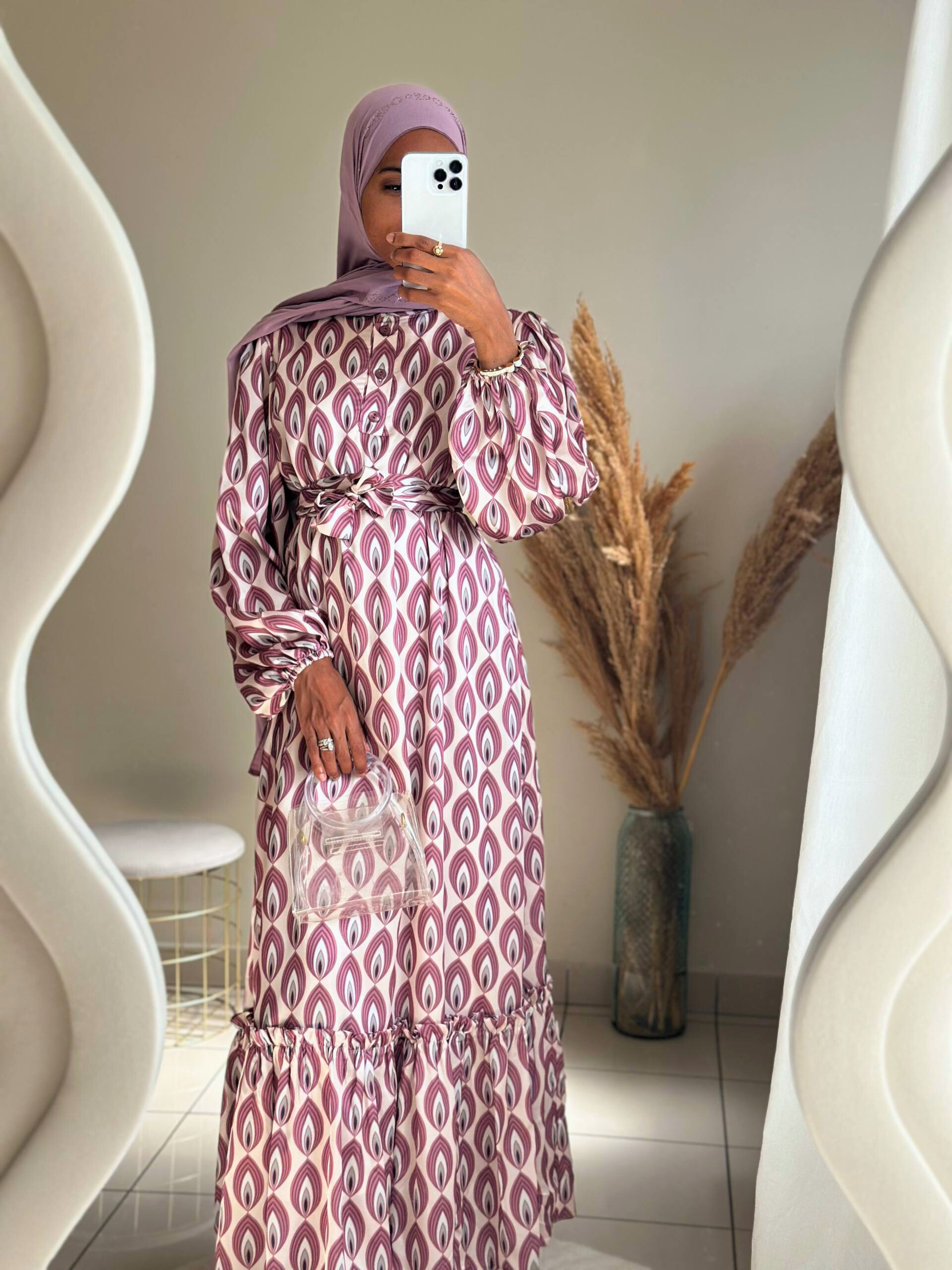 Robe longue en satin fluide imprimé prune et écru Robe longue en satin fluide imprimé prune et écru – Image 2