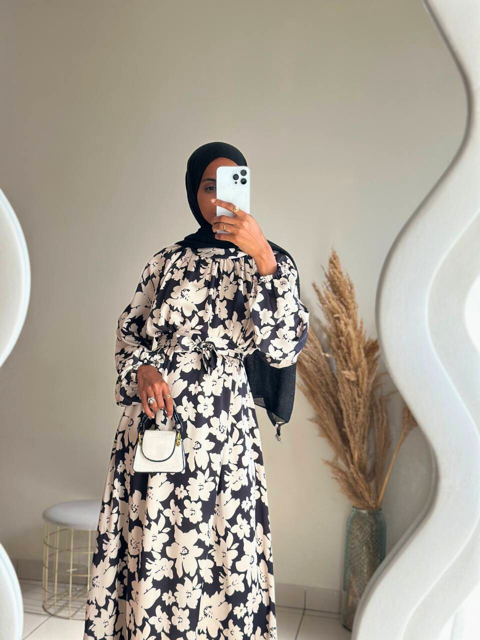 Robe Fleurie Noire et Beige Robe Fleurie Noire et Beige