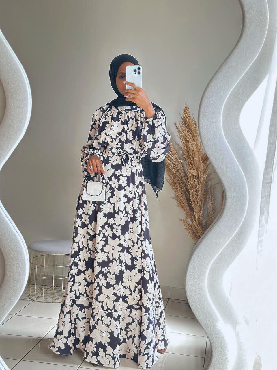 Robe Fleurie Noire et Beige Robe Fleurie Noire et Beige – Image 3