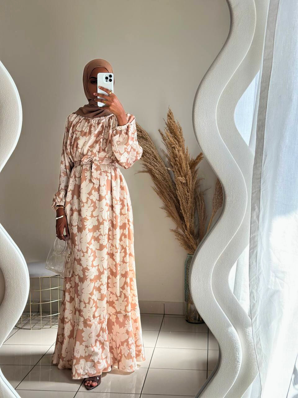 Robe Fleurie Satin Beige Doré Robe Fleurie Satin Beige Doré – Image 3