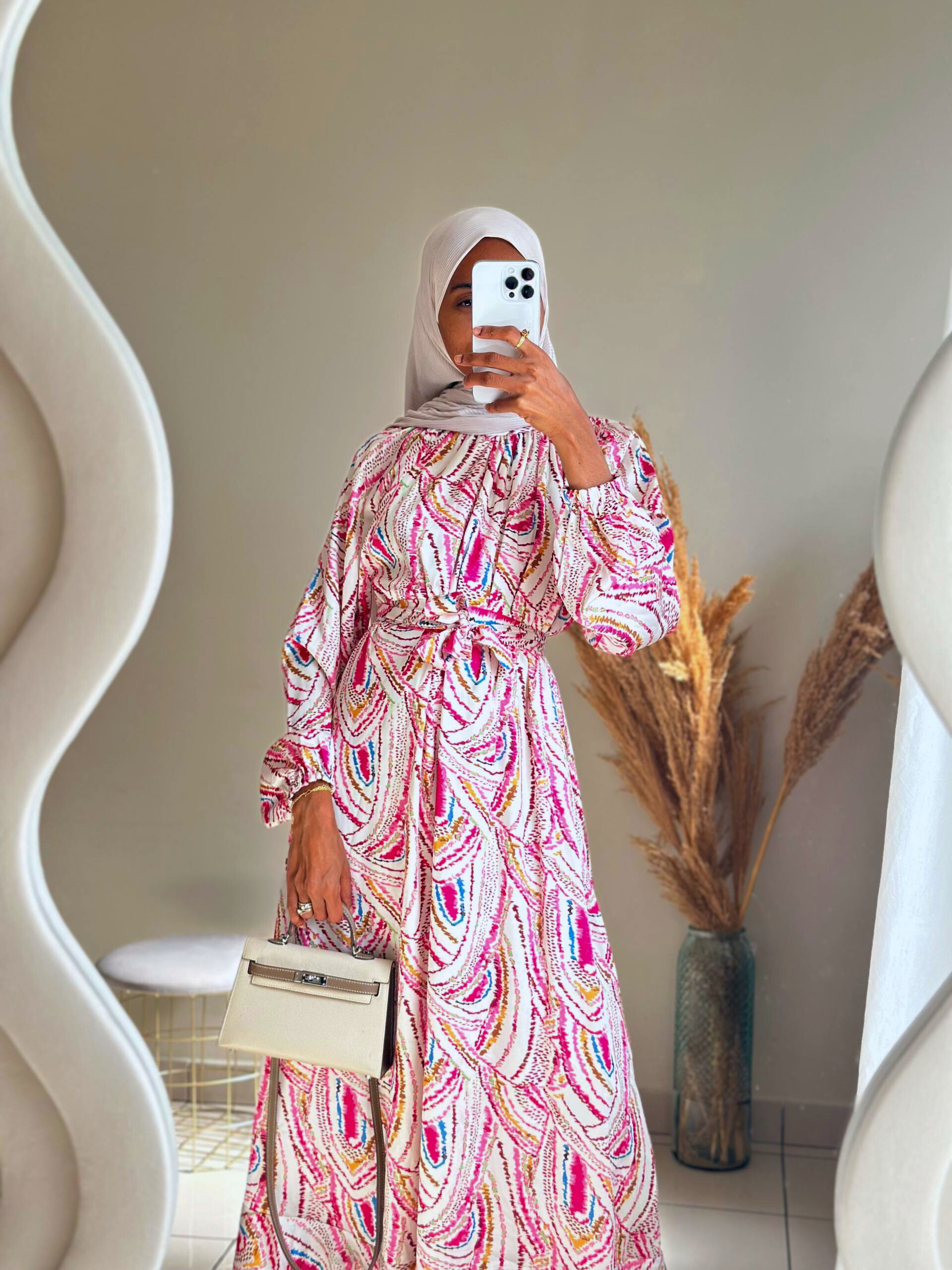 Robe longue en satin fluide imprimé multicolore Robe longue en satin fluide imprimé multicolore
