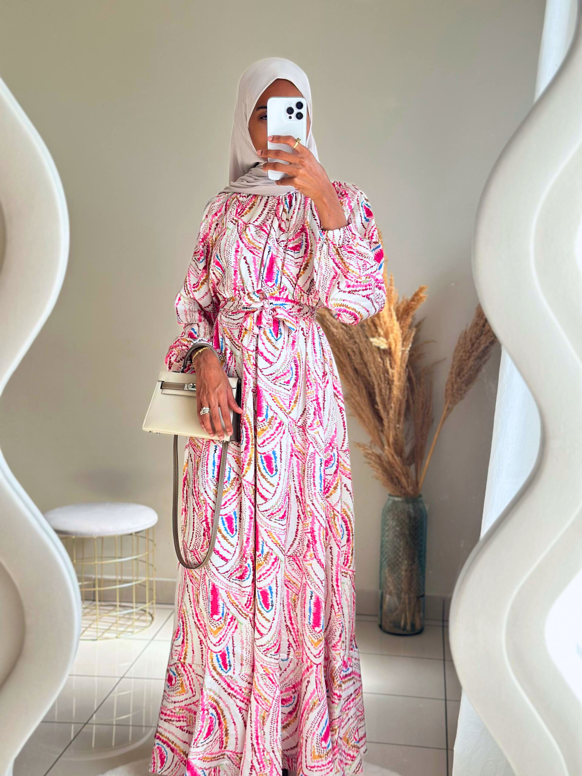 Robe longue en satin fluide imprimé multicolore Robe longue en satin fluide imprimé multicolore – Image 4