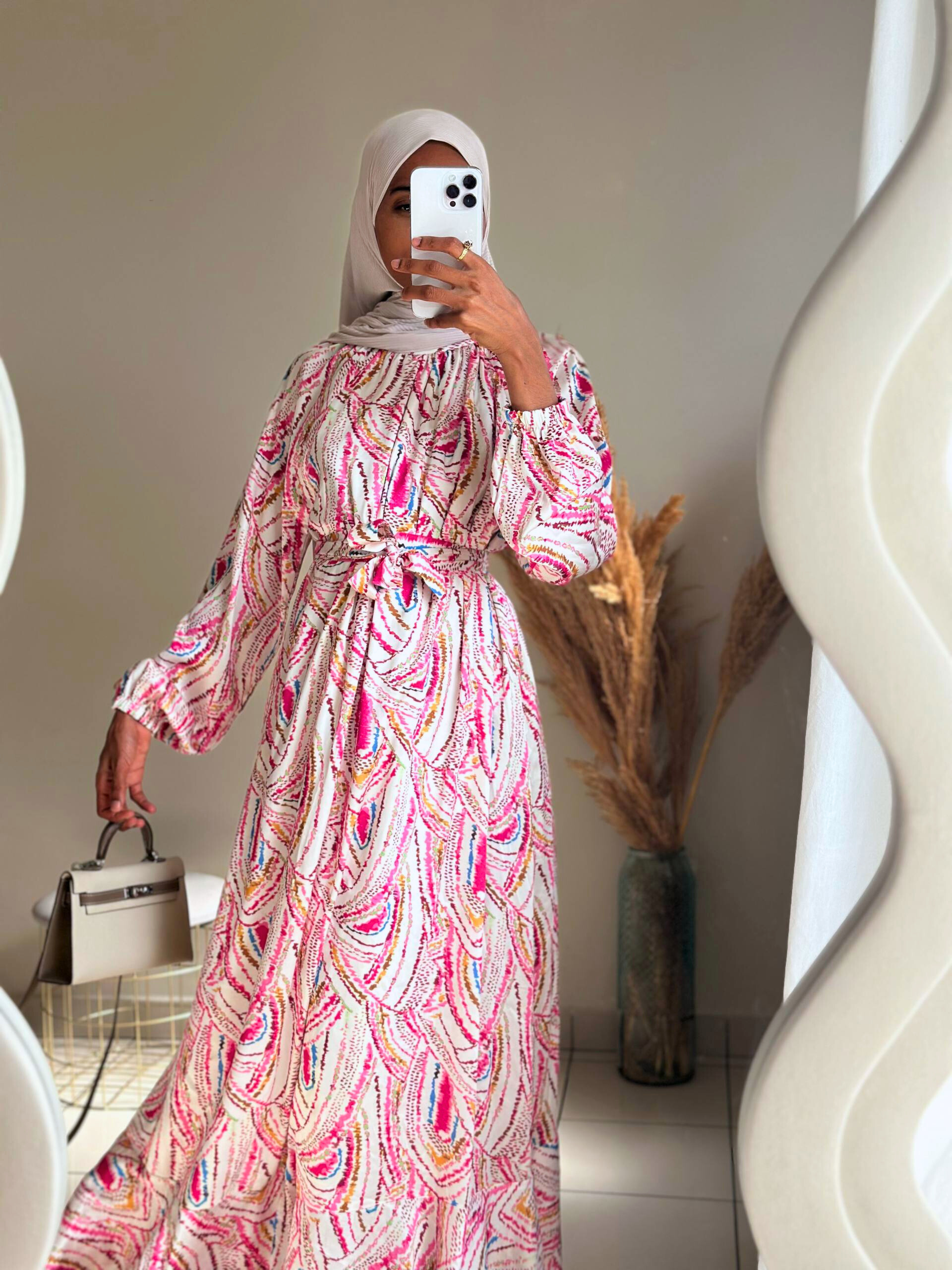 Robe longue en satin fluide imprimé multicolore Robe longue en satin fluide imprimé multicolore – Image 2