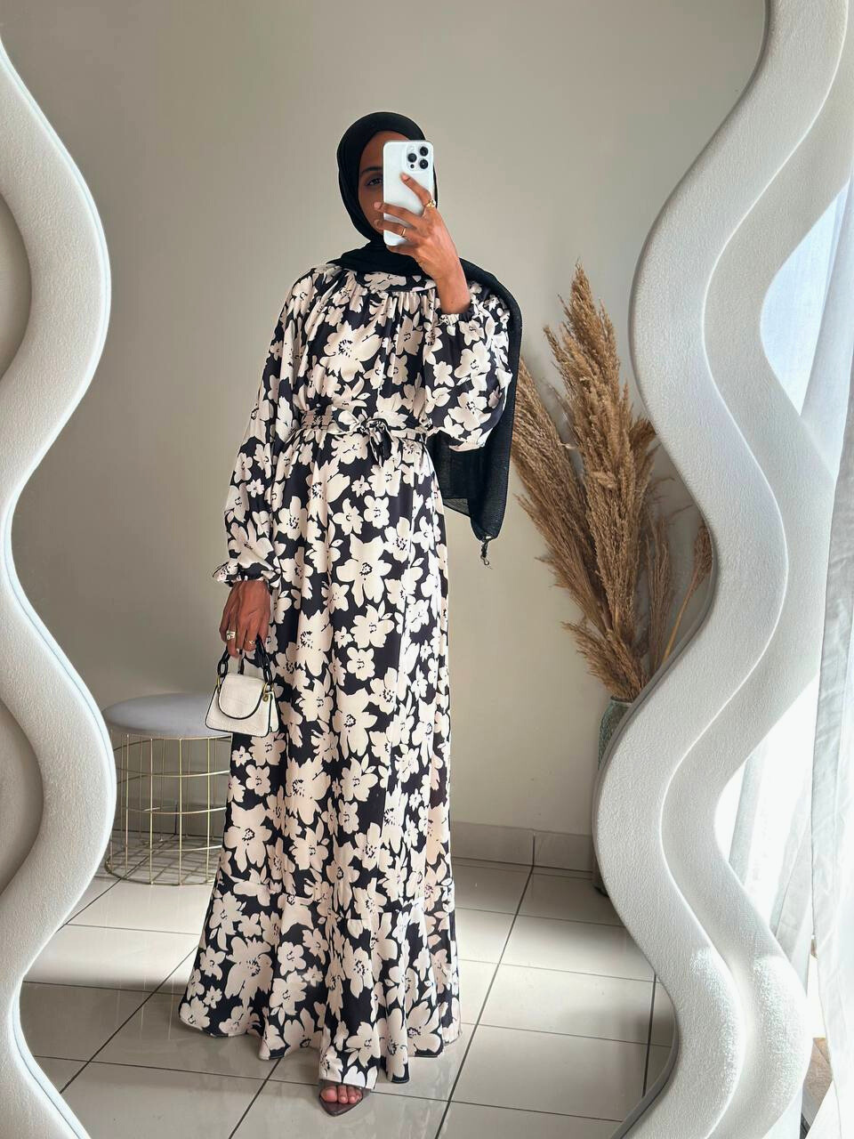 Robe Fleurie Noire et Beige Robe Fleurie Noire et Beige – Image 2